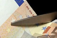 Ποιοι μισθοί χάνουν έως 513 ευρώ λόγω των ασφαλιστικών εισφορών