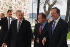 Λαβράκι και μπακλαβάς στο γεύμα της Κωνσταντινούπολης