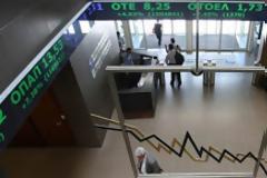XA: Συνέχιση των πιέσεων μετά την υποβάθμιση