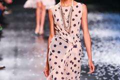 Τα ρομαντικά πουά prints στο look σας