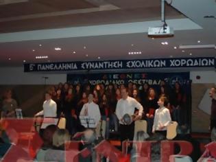 Φωτογραφία για Eντυπωσίασε η Χορωδία του 3ου Γυμνασίου Καστοριάς στην 5η Πανελλήνια Συνάντηση Σχολικών Χορωδιών [video]
