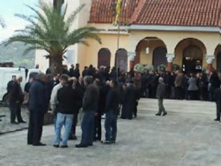 Φωτογραφία για Σε κλίμα οδύνης η κηδεία του σπουδαστή στο ΤΕΙ Λάρισας