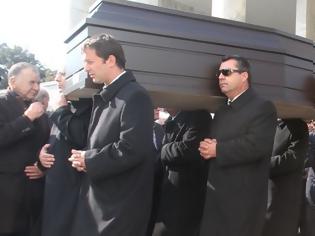 Φωτογραφία για Πραγματοποιήθηκε η κηδεία του Γιώργου Κολοκυθά