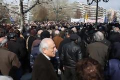 Θεσσαλονίκη: Διαμαρτυρία ομογενών για τη διακοπή των συντάξεων του ΟΓΑ