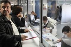 Μειώνεται στα 600 ευρώ το «ακατάσχετο» μισθών και συντάξεων;