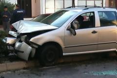 Πάτρα: Τροχαίο στο κέντρο - ΙΧ καρφώθηκε σε κολώνα στην Αγίου Νικολάου