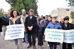 Συνεχίζονται οι διαμαρτυρίες για απομάκρυνση των εργοστασίων από τη Νήσου