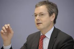 Διαγραφή χρέους «βλέπει» για την Ελλάδα ένας «σοφός» της Μέρκελ