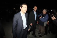 Ο Τσίπρας αποθέωσε τον Κωνσταντίνο Καραμανλή