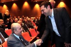 Η χειραψία του Τσίπρα με τον Μητσοτάκη (φωτογραφίες)