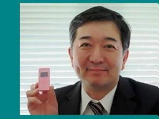Φωτογραφία για Το μικρότερο κινητό στον κόσμο κυκλοφορεί στην Ιαπωνία