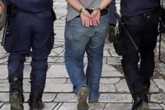 Αίγιο: Επεισοδιακή η σύλληψη του 37χρονου που έκλεβε αυτοκίνητα - H ανακοίνωση της ΕΛ.ΑΣ.