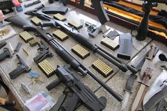 Πάτρα: Ελεύθεροι με περιοριστικούς όρους πατέρας και γιος για το οπλοστάσιο