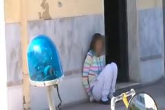 Του υποσχέθηκε σεξ στις τουαλέτες, αλλά κατέληξαν μετά από χαστούκια στο Αστυνομικό τμήμα! [video]