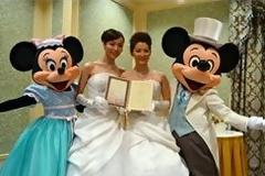 Η Disney «ευλογεί» τους γάμους των γκέι στο Τόκιο