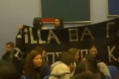 Κουκουλοφόροι κατά Καμίνη 