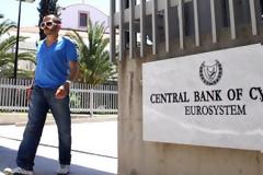 Μαζική αποχώρηση τραπεζικών καταθέσεων από την Κύπρο