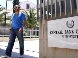 Φωτογραφία για Μαζική αποχώρηση τραπεζικών καταθέσεων από την Κύπρο