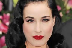 H Dita Von Teese φοράει το πρώτο 3D printed φόρεμα