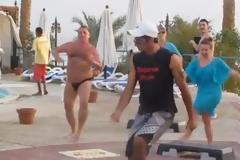 Θα δακρύσετε από τα γέλια: Θέλει κούνημα το step aerobic! [video]