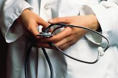Πρόεδρος ΕΝΙ-ΕΟΠΥΥ στο Healthview : «Ας ξεκαθαρίσει η Τρόικα σε ποιες μειώσεις γιατρών αναφέρεται»