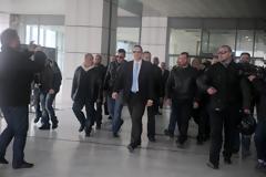 Πώς κατέλαβαν οι Χρυσαυγίτες αξημέρωτα την αίθουσα του Εφετείου πριν καν ανοίξουν τα δικαστήρια