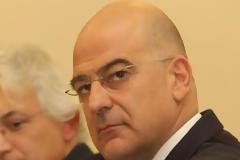 Ευρωβουλευτής του ΠΑΣΟΚ κατά Δένδια