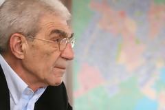 Γόβες στο Δημαρχείο κρέμασε ο Μπουτάρης για την Ημέρα της Γυναίκας