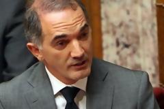 Σαλμάς: Τύποι με βαλιτσάκια αγοράζουν τα φάρμακα!