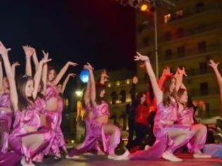 Φωτογραφία για Πάτρα: Σε εξέλιξη η παρέλαση των σχολών χορού- Κέφι και ζωντάνια στο κέντρο - Δείτε φωτό