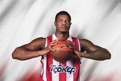 Ολυμπιακός - Μπαρτσελόνα 77-90...