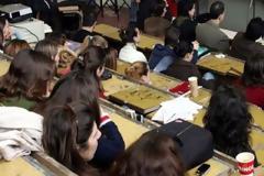 Διαμαρτυρία Ζακυνθινών στη Βουλή για την κατάργηση του ΤΕΙ Ιονίων Νήσων