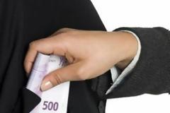 Εφοριακός καταγγέλλει πολιτική παρέμβαση