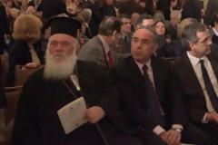 Γυναίκες αποδοκίμασαν Σαμαρά και Παπούλια: «Είστε προδότες»