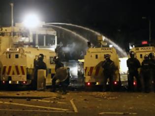 Φωτογραφία για Ιρλανδία: Συγκρούσεις μεταξύ διαδηλωτών και αστυνομίας