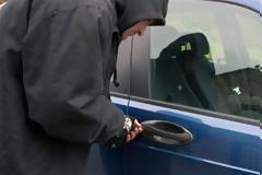 Τους στερούν το μεροκάματο κλέβοντας το αυτοκίνητο της δουλειάς