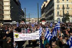 Συγκέντρωση στρατιωτικών στην πλατεία Κοραή