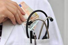 Δυο χρόνια φυλακή σε πρώην γιατρό του ΓΝ Αγρινίου για φακελάκι: 