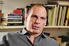 Βαρουφάκης: Κάνω ότι θέλετε εκτός από χαρακίρι