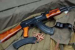 Μετέφεραν καλάσνικοφ με φορτηγάκι τύπου Van