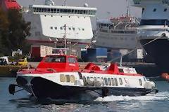 Στην Ύδρα επέστρεψε flying dolphin λόγω προβλήματος στην προπέλα
