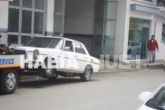 Το αυτοκίνητο που είχε αποσύρει κυκλοφορούσε δίπλα του