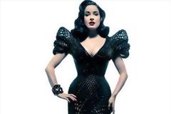 H Dita Von Teese φοράει το πρώτο 3D printed φόρεμα