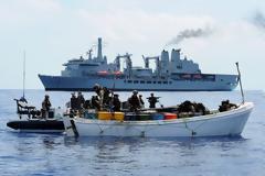 «Ψαρεύοντας» τα... λύτρα των πειρατών στη Σομαλία