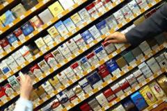 To ίδιο πακέτο τσιγάρα: 3.40 στην Ελλάδα, 1.20 στην Αλβανία!