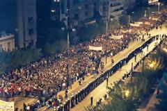Πως θα καταφέρει η κοινωνία να αλώσει το πολιτικό σύστημα;