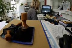 Οι απειλές για κατασχέσεις έφεραν αύξηση στις εισπράξεις φόρων το Φεβρουάριο!