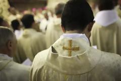 Σάλος στην Ολλανδία: Ιερείς βίασαν χιλιάδες κοπέλες