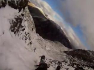 Φωτογραφία για Βίντεο με τρομακτική πτώση ορειβάτη στην Ουαλία