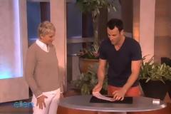 Απίστευτο τρικ με τράπουλα στην εκπομπή της Ellen [Video]